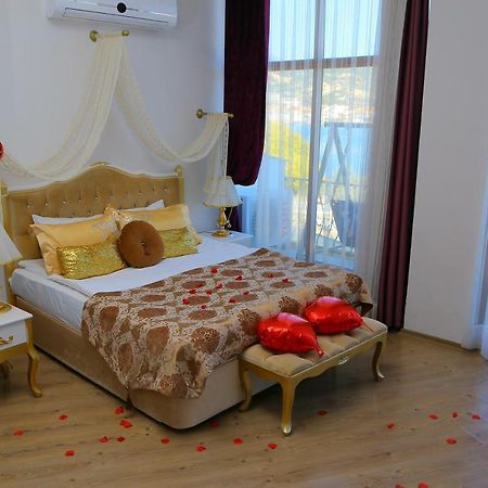 Huri & Nuri Hotel (Adults Only) Foça Esterno foto
