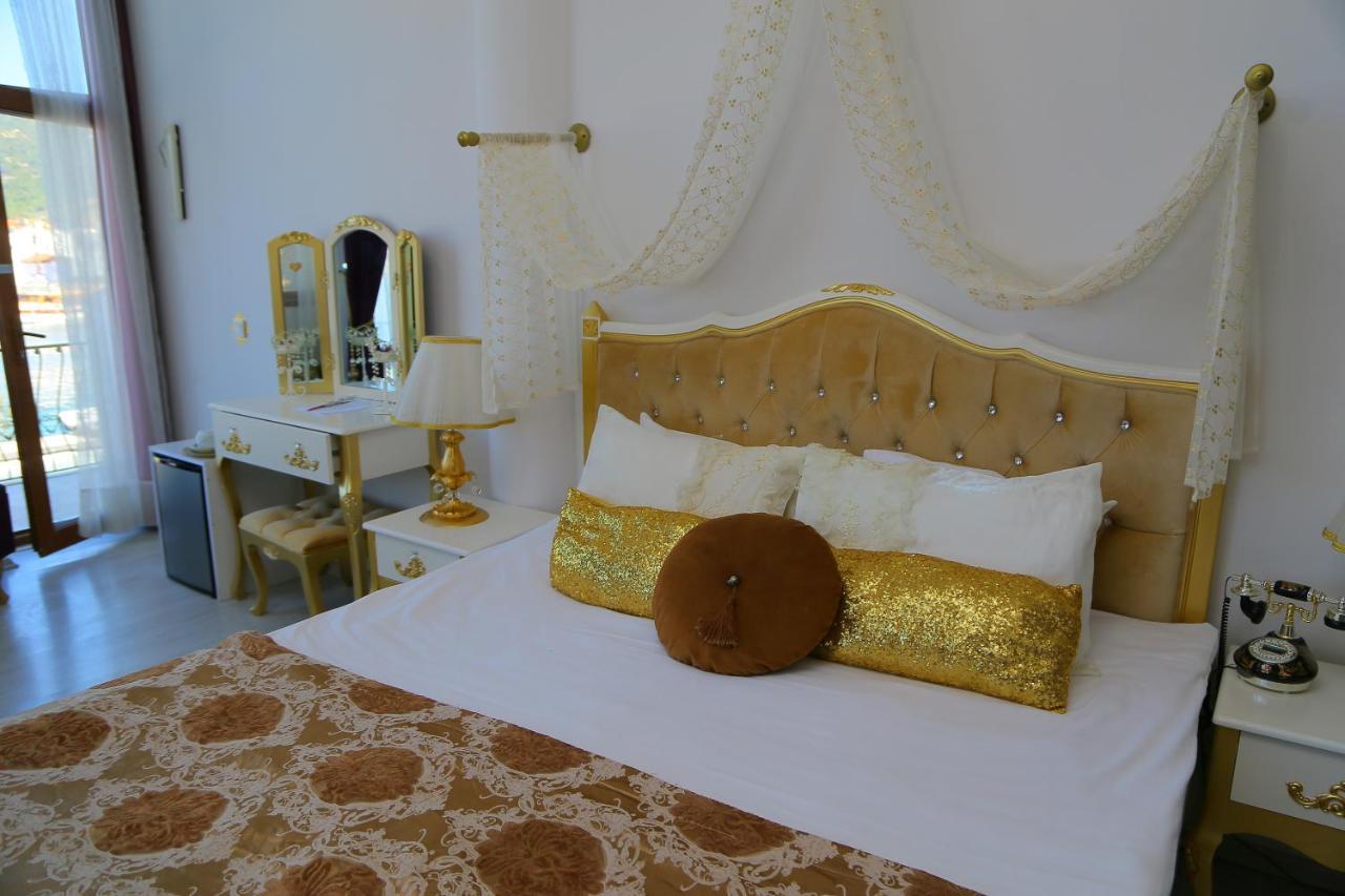 Huri & Nuri Hotel (Adults Only) Foça Esterno foto