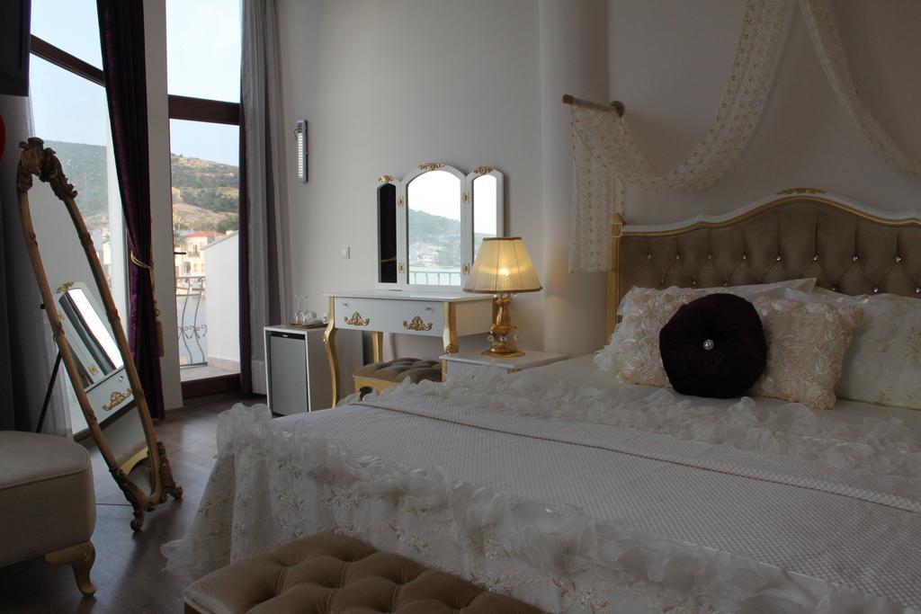 Huri & Nuri Hotel (Adults Only) Foça Esterno foto