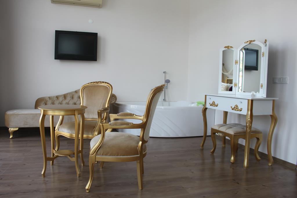 Huri & Nuri Hotel (Adults Only) Foça Esterno foto