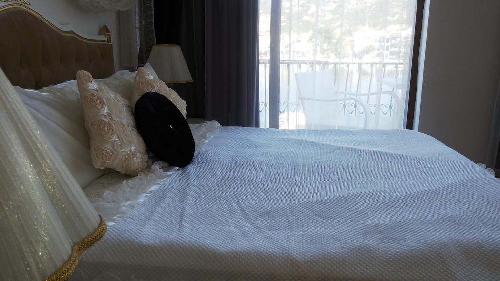 Huri & Nuri Hotel (Adults Only) Foça Esterno foto
